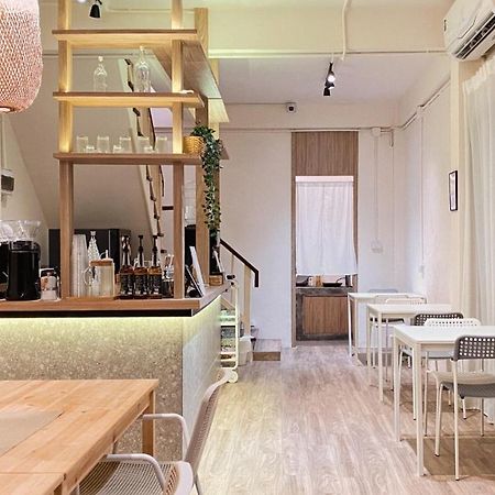 Ben&Pooh Hostel Bangkok Exterior photo