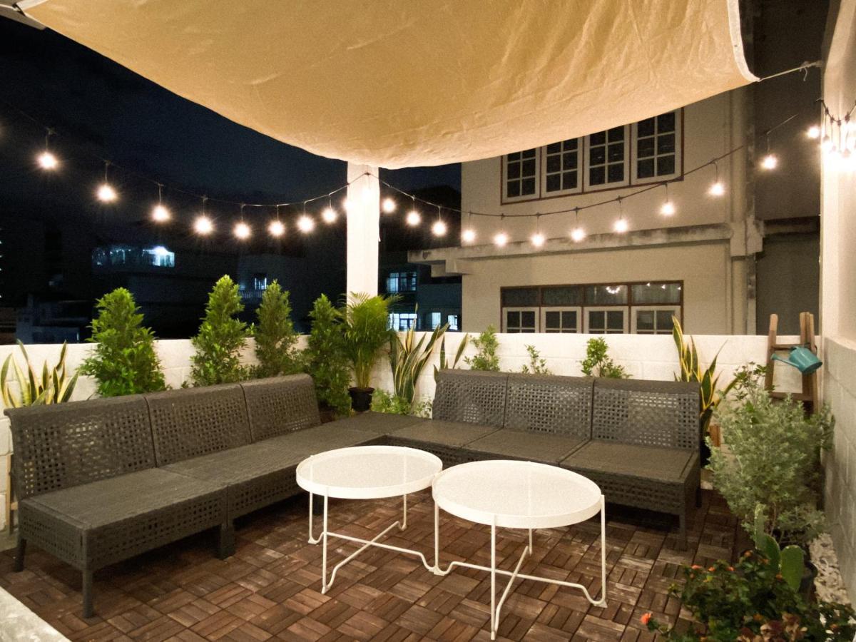 Ben&Pooh Hostel Bangkok Exterior photo